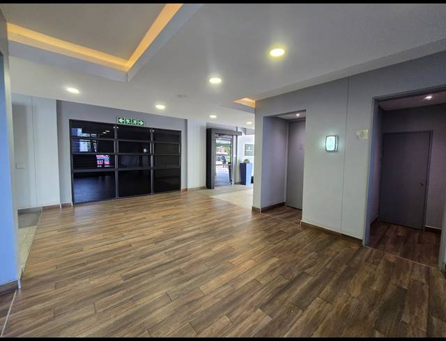4,076M² OFFICE FOR SALE IN BRYANSTON